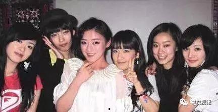 在娱乐圈的闺蜜吃瓜小说